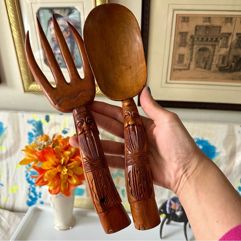 vintage oversized hand carved wooden decorative salad fork & spoon - Picture 2 of 4